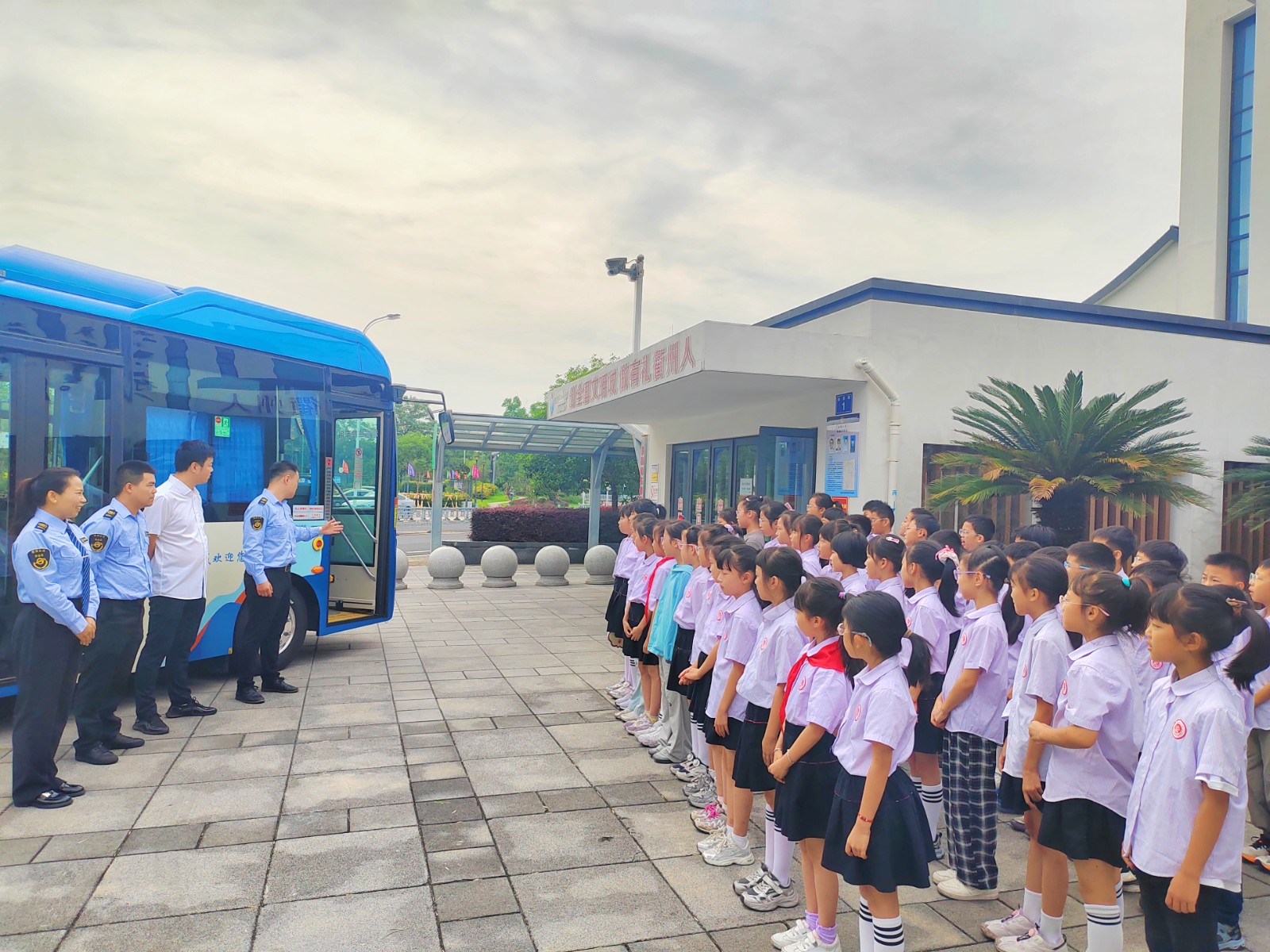 安全宣讲入校园！公交实景教学点亮安全童心